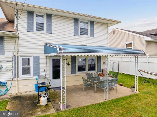 9728 PORTIS RD, Philadelphia, PA 19115
