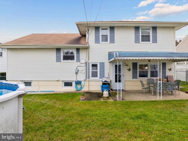 9728 PORTIS RD, Philadelphia, PA 19115