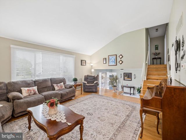 9728 PORTIS RD, Philadelphia, PA 19115