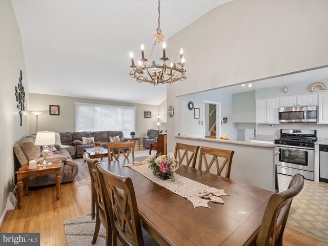 9728 PORTIS RD, Philadelphia, PA 19115