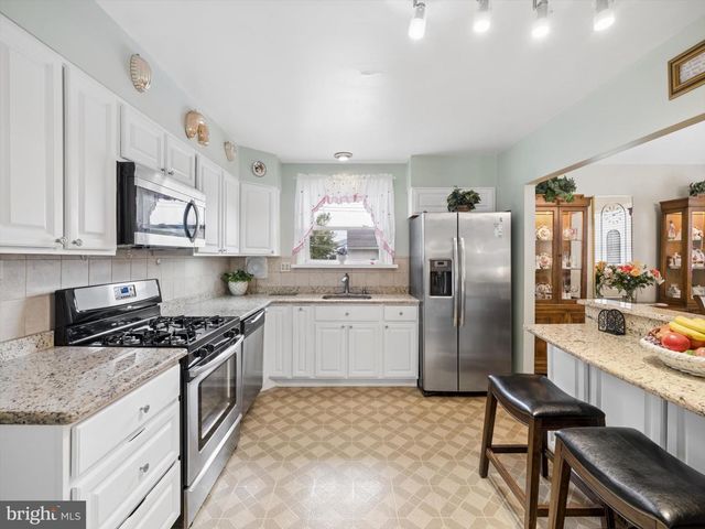 9728 PORTIS RD, Philadelphia, PA 19115