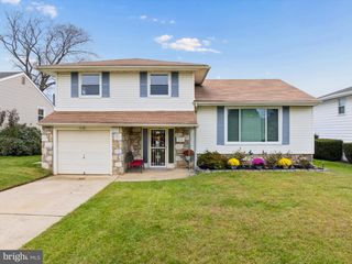 9728 PORTIS RD, Philadelphia, PA 19115