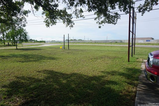 9520 US Highway 87 E Ste 3, San Antonio, TX 78263