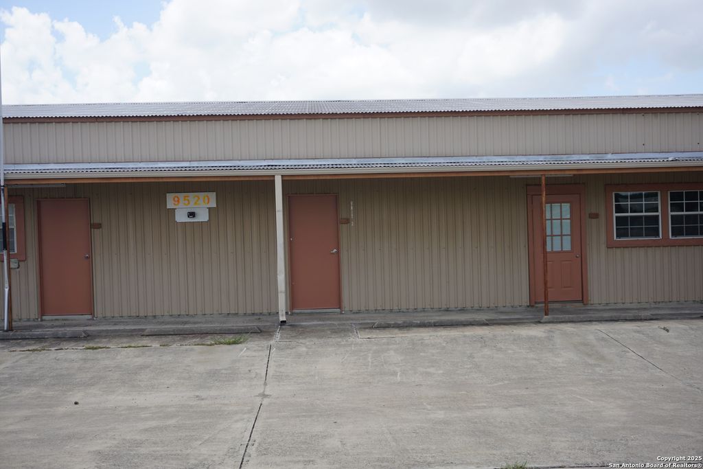9520 US Highway 87 E Ste 3, San Antonio, TX 78263