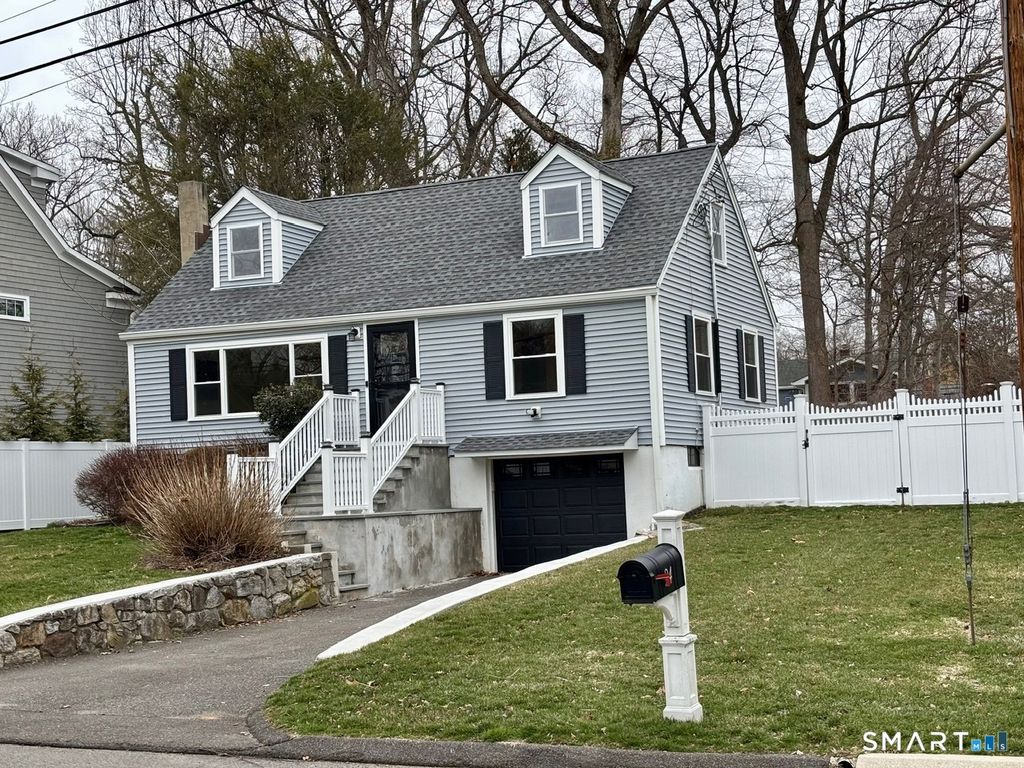 24 Deepwood Lane, Norwalk, CT 06854