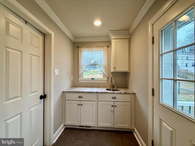 2310 EDGE HILL RD, Huntingdon Valley, PA 19006