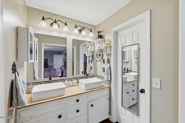 215 Comstock Lane, Madison, MS 39110