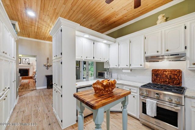 215 Comstock Lane, Madison, MS 39110