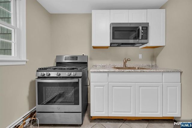 31 Chelsea Court, Hillsdale, NJ 07642