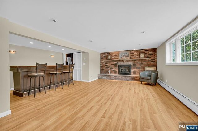 31 Chelsea Court, Hillsdale, NJ 07642