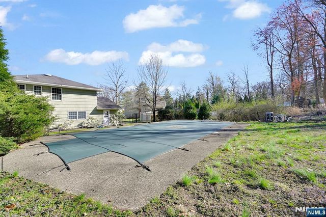 31 Chelsea Court, Hillsdale, NJ 07642
