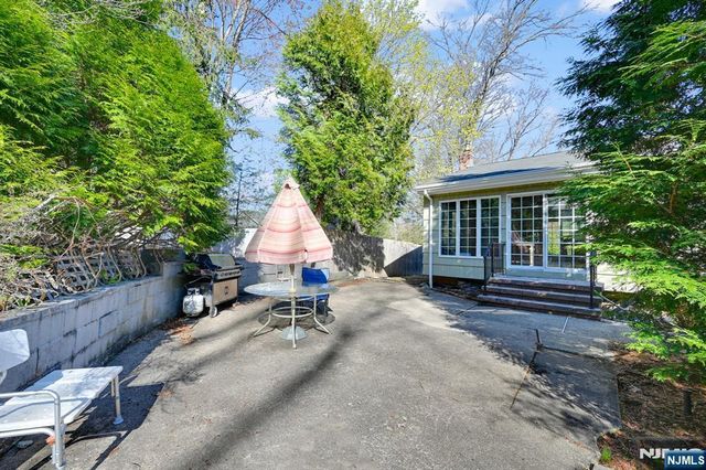 31 Chelsea Court, Hillsdale, NJ 07642