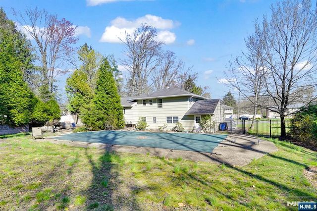 31 Chelsea Court, Hillsdale, NJ 07642
