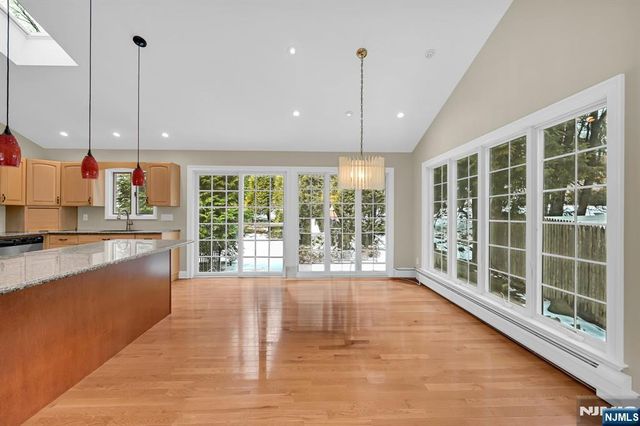 31 Chelsea Court, Hillsdale, NJ 07642