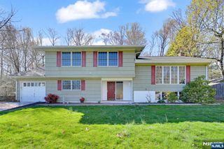 31 Chelsea Court, Hillsdale, NJ 07642