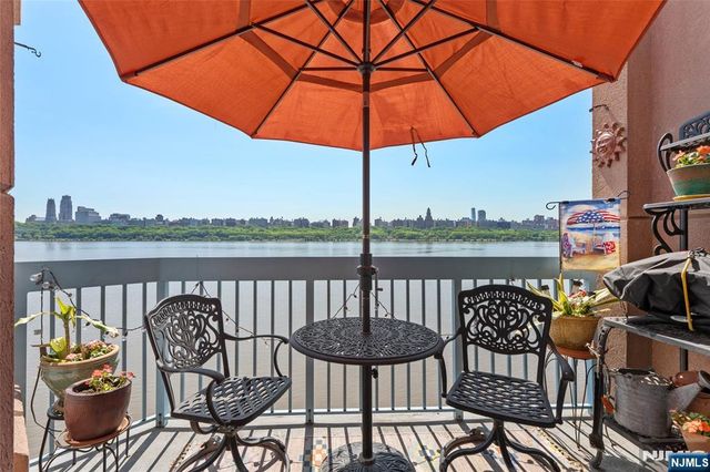 403 Jefferson Court 3, Edgewater, NJ 07020