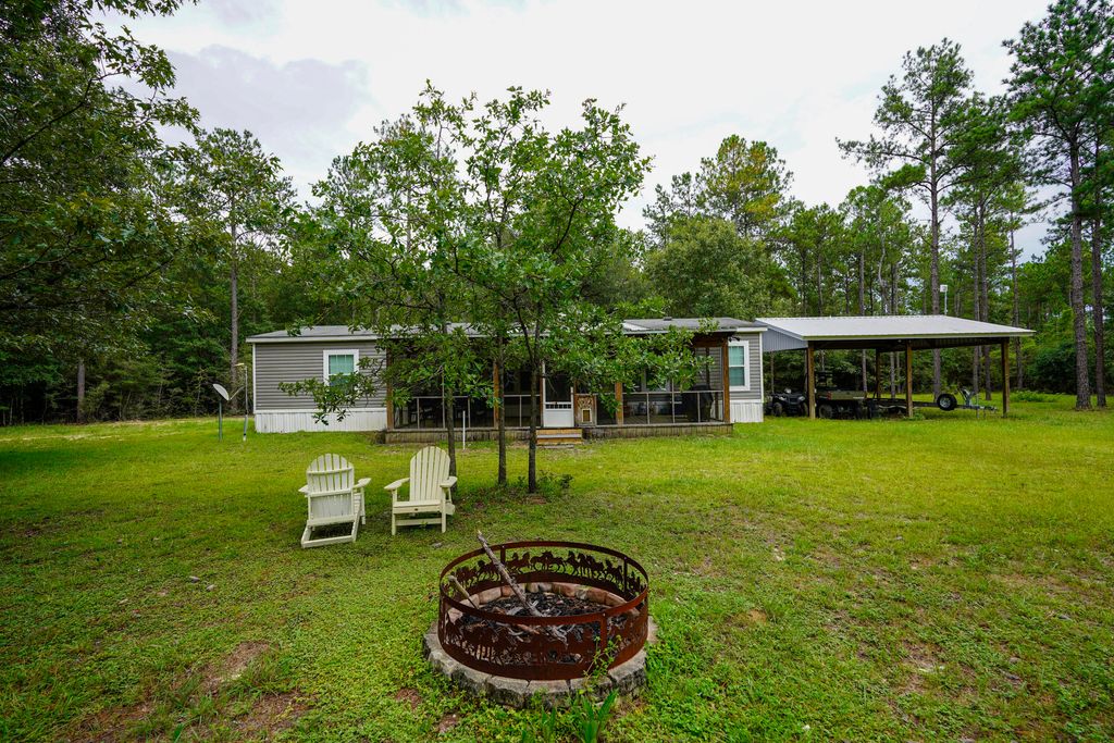 817 N Planters Drive, Laurel Hill, FL 32567