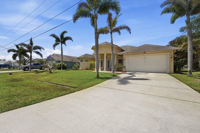 2199 SE Heathwood Circle, Port St. Lucie, Port St Lucie, FL 34952