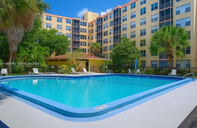 17890 W Dixie Hwy 702 Hwy 702, North Miami Beach, FL 33160