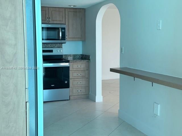 17890 W Dixie Hwy 702 Hwy 702, North Miami Beach, FL 33160