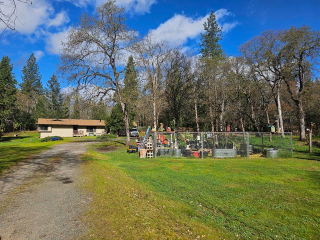 1030 Red Mountain Drive, Grants Pass, OR 97526