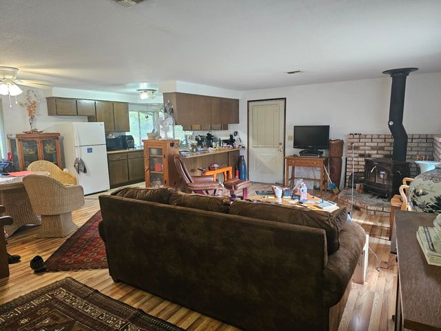 1030 Red Mountain Drive, Grants Pass, OR 97526