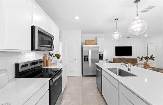 1214 Caloosa Cove DR, Labelle, FL 33935