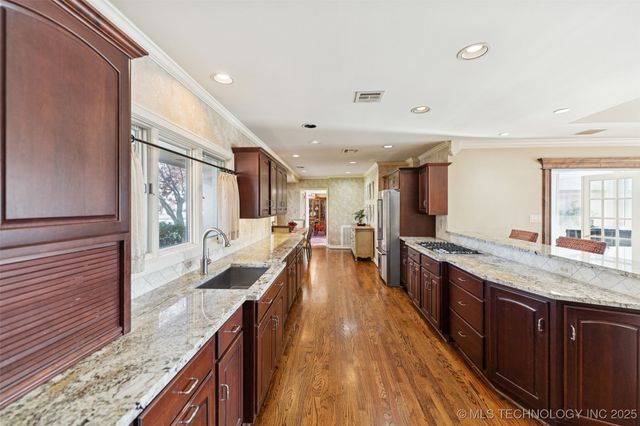 2430 E 38th Street S, Tulsa, OK 74105