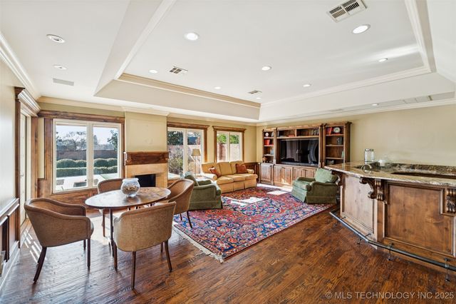 2430 E 38th Street S, Tulsa, OK 74105