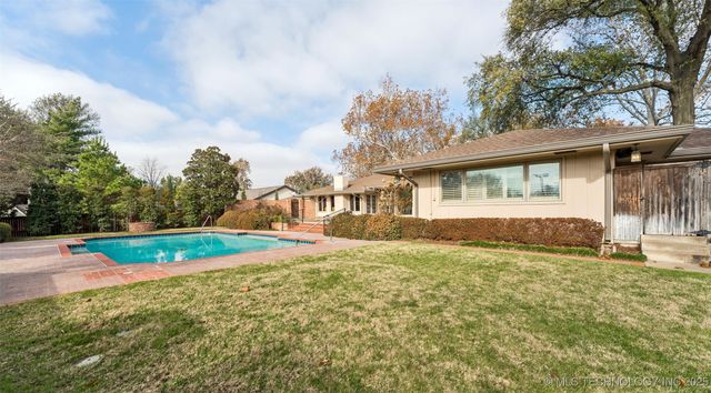 2430 E 38th Street S, Tulsa, OK 74105