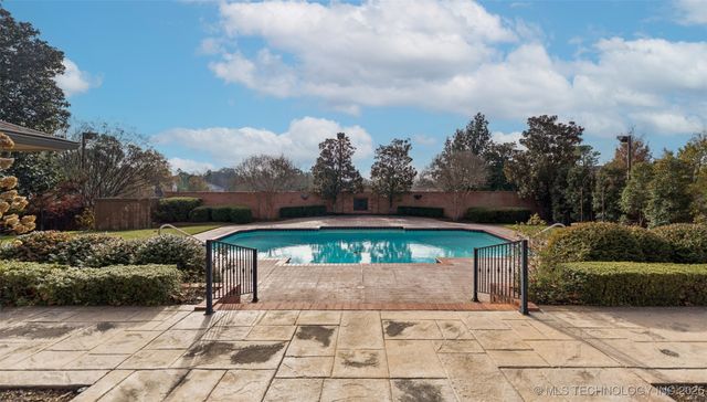 2430 E 38th Street S, Tulsa, OK 74105