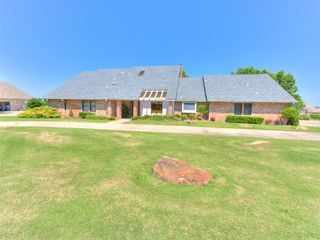 9 Country Club Road, Shawnee, OK 74801