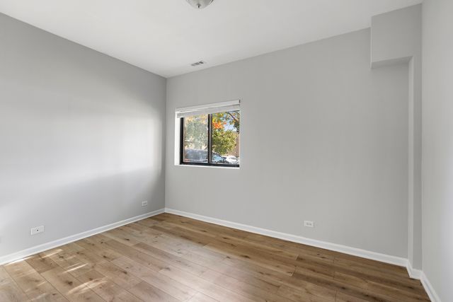 2451 W Howard Street 106, Chicago, IL 60645