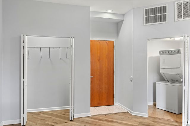 2451 W Howard Street 106, Chicago, IL 60645