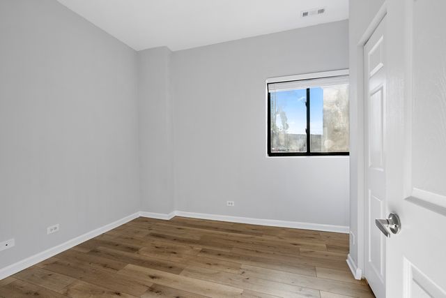 2451 W Howard Street 106, Chicago, IL 60645