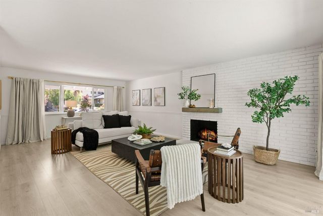 38 Twelveoak Hill Dr, San Rafael, CA 94903