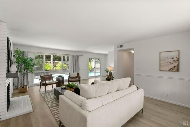 38 Twelveoak Hill Dr, San Rafael, CA 94903