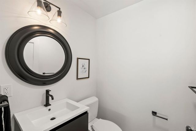 38 Twelveoak Hill Dr, San Rafael, CA 94903