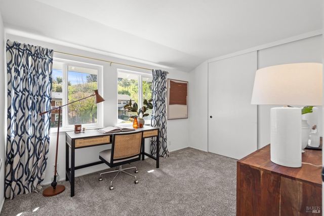 38 Twelveoak Hill Dr, San Rafael, CA 94903