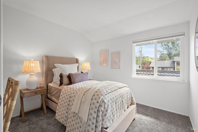 38 Twelveoak Hill Dr, San Rafael, CA 94903