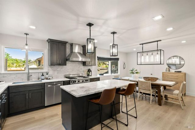 38 Twelveoak Hill Dr, San Rafael, CA 94903