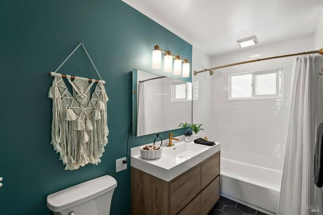 38 Twelveoak Hill Dr, San Rafael, CA 94903