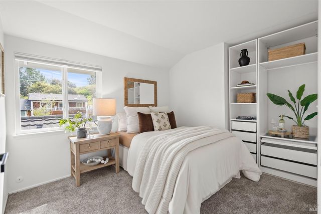 38 Twelveoak Hill Dr, San Rafael, CA 94903