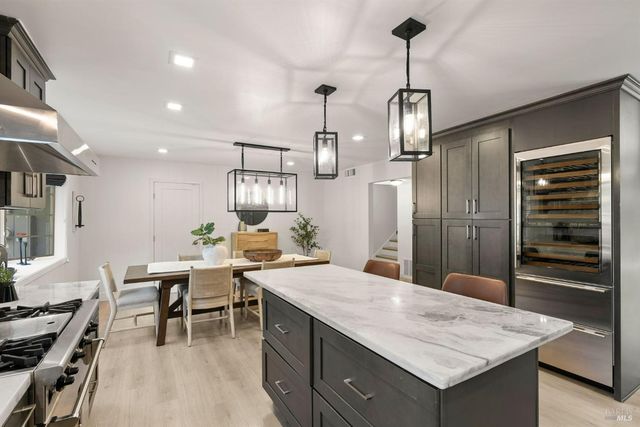 38 Twelveoak Hill Dr, San Rafael, CA 94903