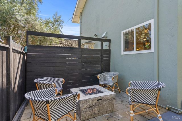 38 Twelveoak Hill Dr, San Rafael, CA 94903