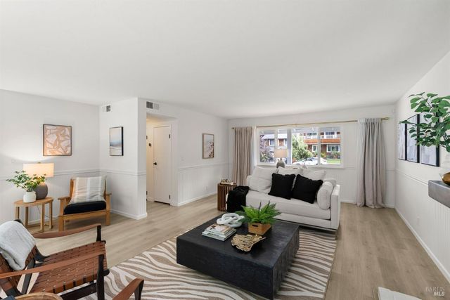 38 Twelveoak Hill Dr, San Rafael, CA 94903