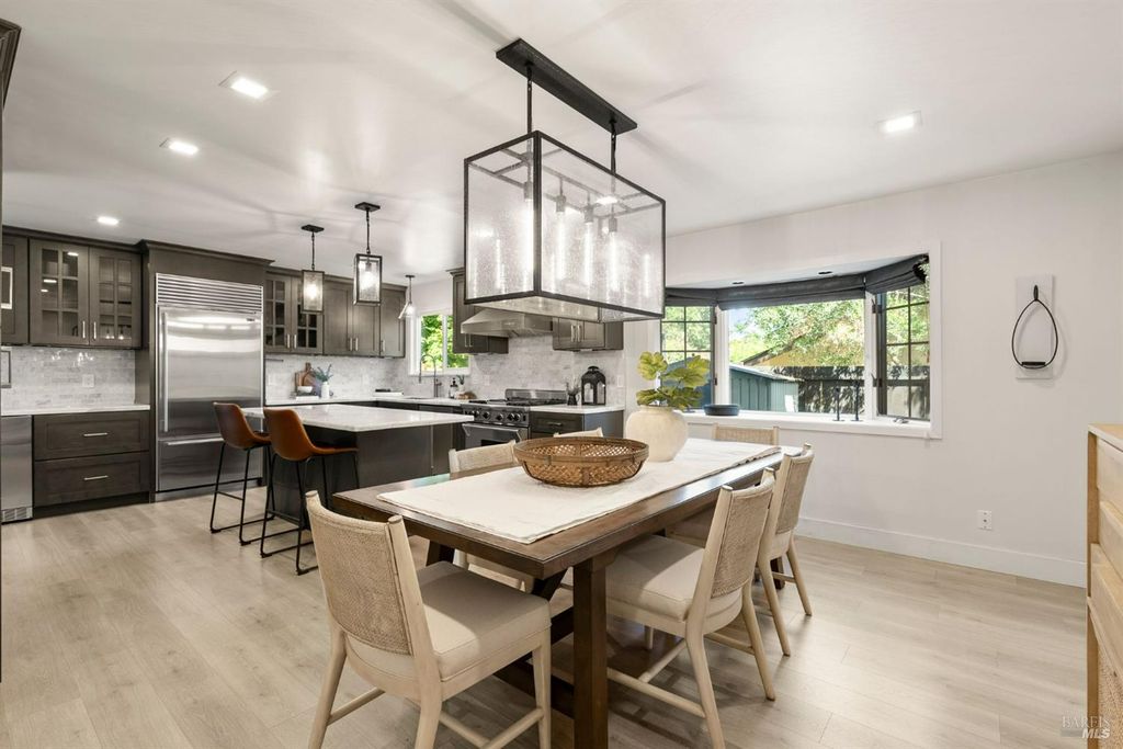 38 Twelveoak Hill Dr, San Rafael, CA 94903