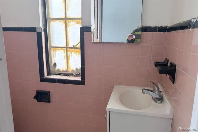 17139 Rowe Street, Detroit, MI 48205