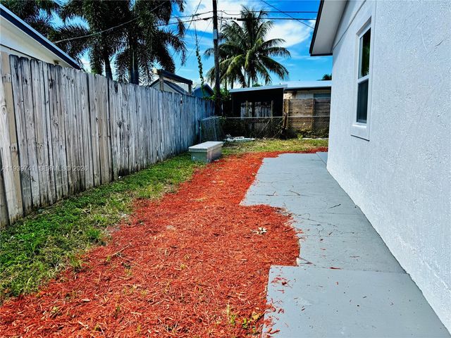 1649 NE 30th Ct, Pompano Beach, FL 33064