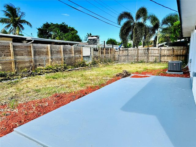 1649 NE 30th Ct, Pompano Beach, FL 33064